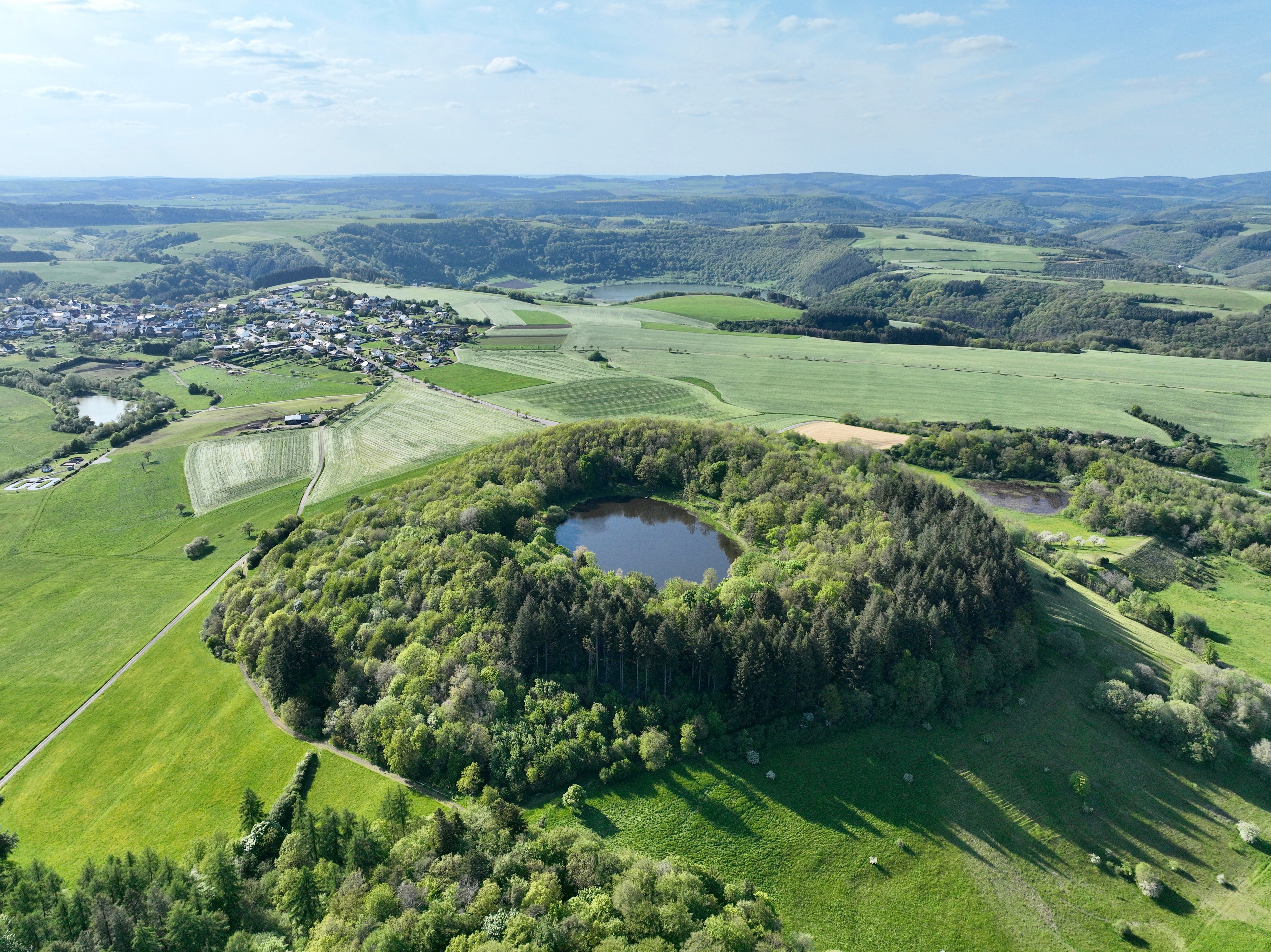 Eifel Vulkaaneifek Shutterstock 2315755727